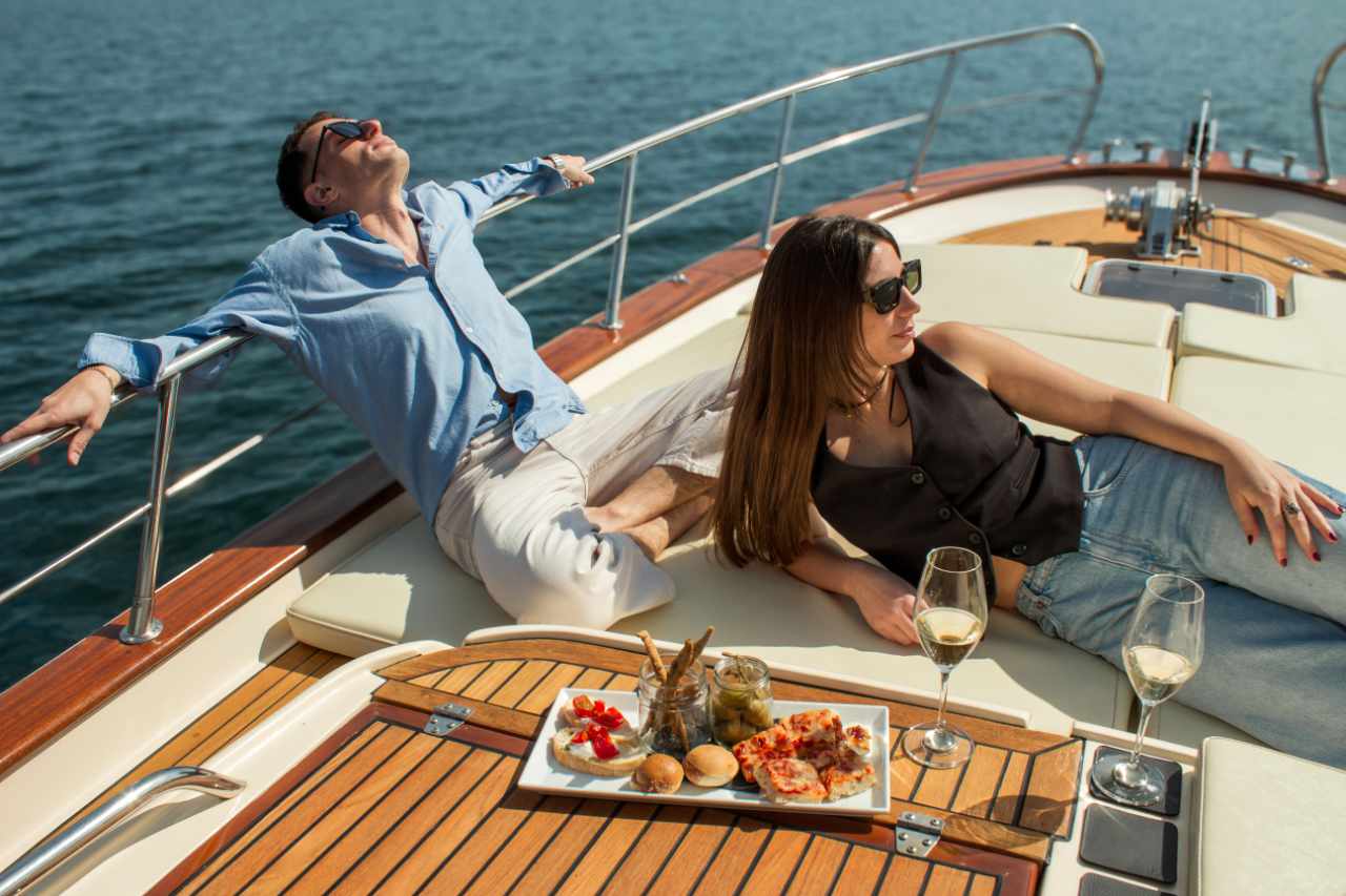 Aperitivo in Barca sul Lago di Garda